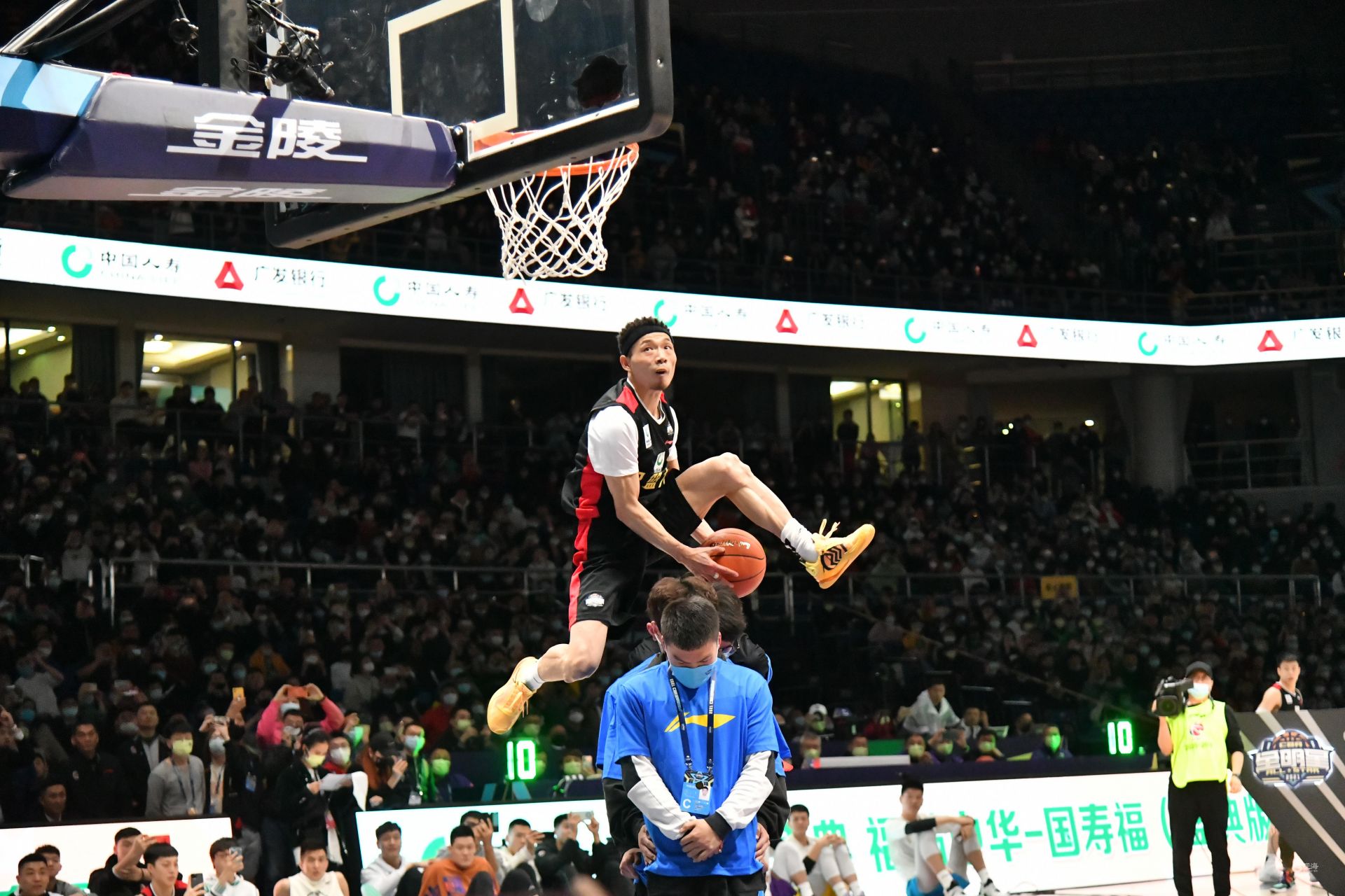 雷霆凭借主 雷霆凭借主