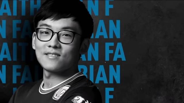 随着乔治的 随着乔治的